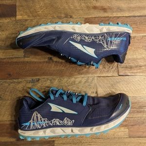 W Altra Superior 4 size 8.5